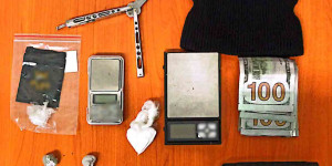 Λουτράκι: Σύλληψη νεαρών με ναρκωτικά, όπλα και βεγγαλικά