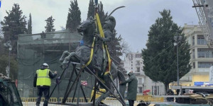 Εταιρεία Μεταφοράς Ανδριάντα Θ. Κολοκοτρώνη: Για λόγους ασφαλείας αποσπάστηκε το σπαθί