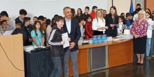 Κώστας Τζιούμης: «Η γνώση ξένων γλωσσών αποτελεί ένα από τα σημαντικότερα εφόδια για τους νέους»