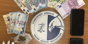 Χειροπέδες σε 26χρονο και 24χρονο για υπόθεση ναρκωτικών