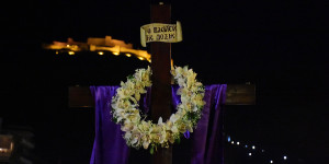 Μεγάλη Παρασκευή: Οι Μεγάλες Ώρες, η Αποκαθήλωση και ο Επιτάφιος