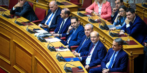 Το..."τσουνάμι" του ΟΠΕΚΕΠΕ σάρωσε την Κυβέρνηση- "Καταιγιστικές" οι εξελίξεις