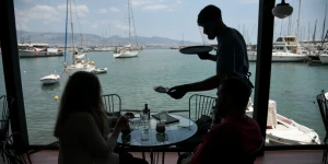 Συλλογικές συμβάσεις: Ποιοι εργαζόμενοι βλέπουν αυξήσεις και τι αλλάζει στους μισθούς