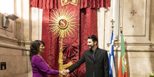Γλυπτό του Νίκου Φλώρου παρουσιάστηκε στη Λισαβόνα (pics)