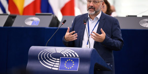 "Η Κυβέρνηση βάζει στο στόχαστρο τα κληροδοτήματα των εθνικών ευεργετών"