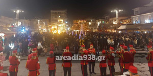 "Χαμηλών τόνων" η φωταγώγηση του Χριστουγεννιάτικου Δέντρου στην Τρίπολη