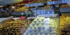 "Πετάνε" οι τιμές σε μελομακάρονα και κουραμπιέδες- 'Εφτασαν ακόμη και τα 43 ευρώ το κιλό