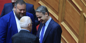 Η "νομιμότητα" και η "ασφάλεια" κεντρικοί άξονες της εβδομαδιαίας ανασκόπησης Μητσοτάκη
