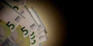 Αντίστροφη μέτρηση για την αύξηση του κατώτατου μισθού σε δημόσιο και ιδιωτικό τομέα