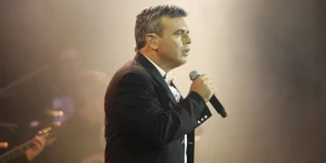 Πέθανε ο τραγουδιστής Μανώλης Λιδάκης