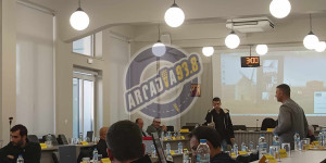 "Μετ' εμποδίων" ξεκίνησε η συνεδρίαση του Περιφερειακού Συμβουλίου της Πελοποννήσου στην Τρίπολη