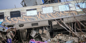 Η τραγωδία των Τεμπών: Δύο χρόνια μετά, 57 ψυχές αναζητούν δικαίωση!