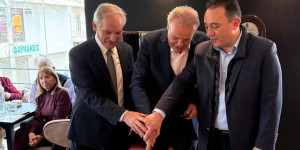 "Περιζήτητος" ο Κώστας Βλάσης στις κοπές πίτας των αρκαδικών συλλόγων της πρωτεύουσας