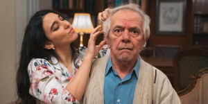 Η θεατρική παράσταση "Χόρεψέ με πατέρα" έρχεται στην Τρίπολη