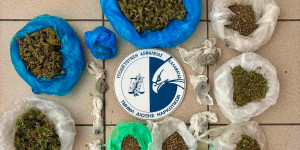 Χειροπέδες σε 63χρονο, που διακινούσε ναρκωτικά στην ευρύτερη περιοχή του δήμου Οιχαλίας