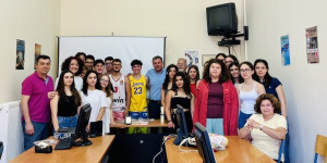 Με τους συντάκτες της σχολικής εφημερίδας "Τυπικοί Άτυποι" συναντήθηκε ο Γιώργος Καμπύλης