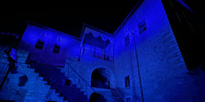 Ο Δήμος Νότιας Κυνουρίας φώτισε «μπλε» τον Πύργο Τσικαλιώτη