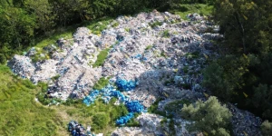 Αυτοψία του Flash στην παράνομη χωματερή του Κηφισού: Από μπάζα, μέχρι ιατρικά αρχεία του Τζάνειου