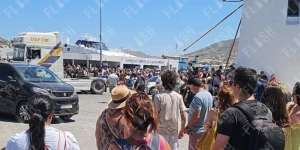 Το αδιαχώρητο στο λιμάνι της Πάρου - Αποκλειστικές εικόνες