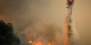 Αναζωπύρωση της πυρκαγιάς στην περιοχή του Φενεού Κορινθίας