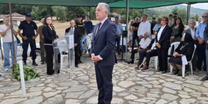 Στην τελετή μνήμης των Αγιοπετριτών που εκτελέστηκαν από τα στρατεύματα Κατοχής ο Χρήστος Λαμπρόπουλος