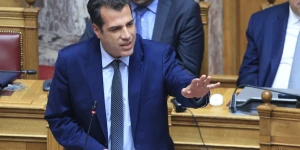 Πλεύρης: Πληρωμένο εισιτήριο και 2.000 ευρώ σε όσους μετανάστες φύγουν οικεοθελώς