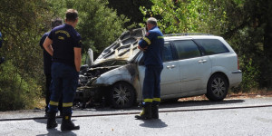 Αυτοκίνητο τυλίχθηκε στις φλόγες στη Βλαχέρνα