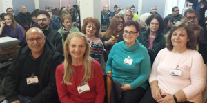 Τα μέλη του Εργαστηρίου Δημοσιογραφίας του ΚΑΠΗ Τρίπολης στο ανοιχτό εργαστήρι φωτογραφίας με τον Robert Rombout