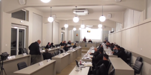 Πτωχός: "Συζητάμε τέσσερις ώρες για πέντε χιλιόμετρα πίσσας σε κάθε νομό!"