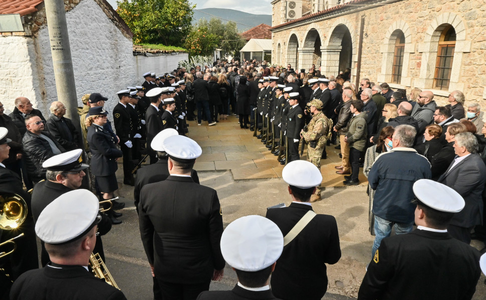 Ύστατο χαίρε στον 53χρονο λιμενικό που έφυγε τόσο άδικα στο Παράλιο Άστρος